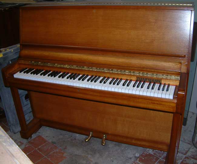 Danemann Pianos