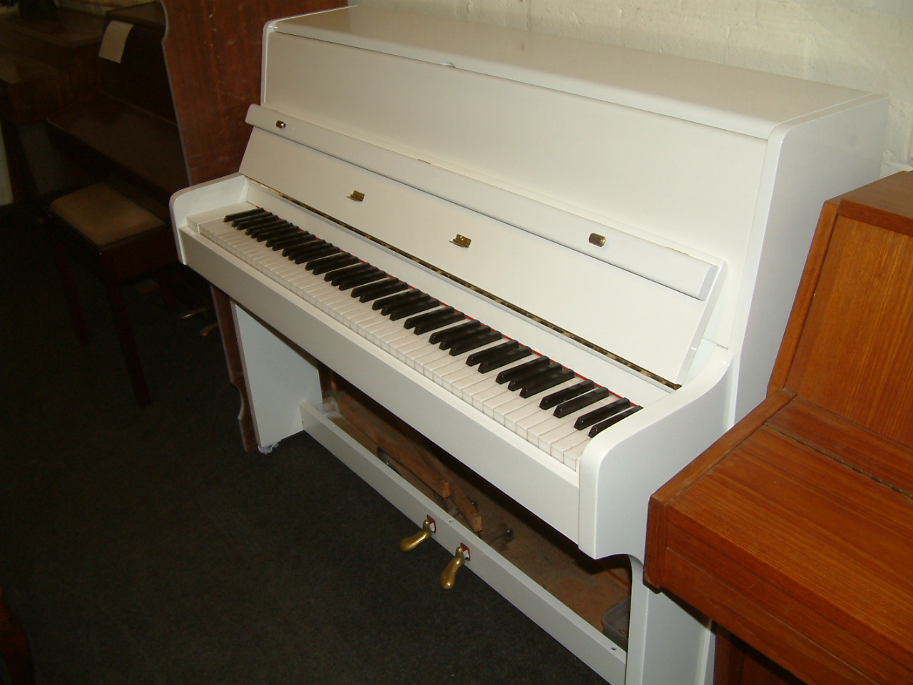 Jermyn small modern walnut piano