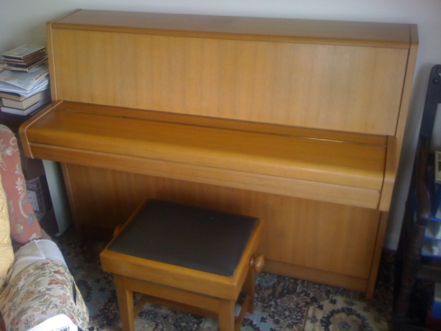 Yamaha C110 upright piano