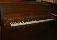 Yamaha MC108 Walnut piano