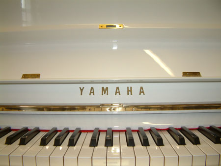 Yamaha upright White Gloss finish and Name