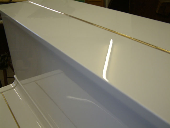 White High Gloss Mirror Finish Sheen