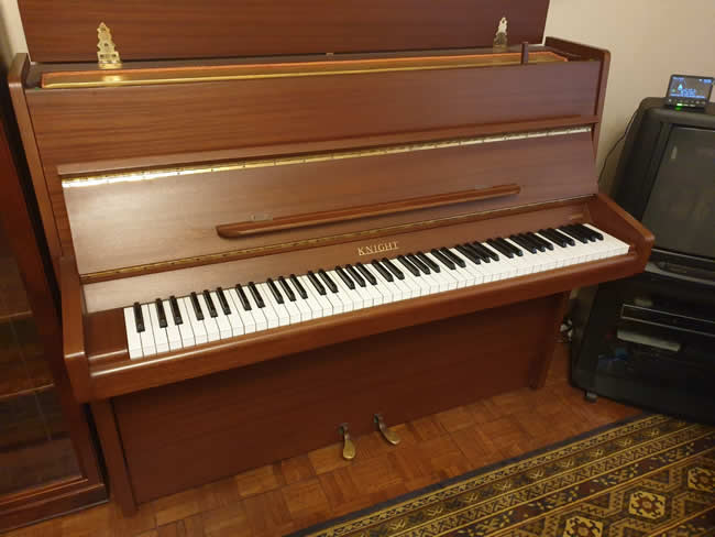 Knight K10 Piano.
