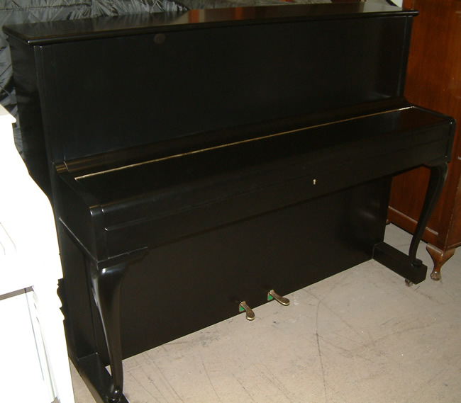 Legnica piano sideview. 
