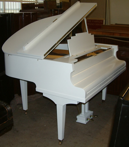 Baby Grand Sideview. 