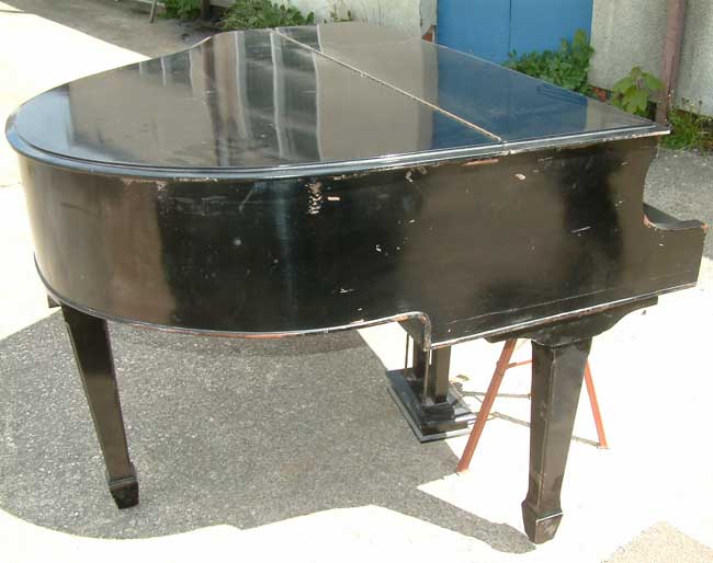 Allisonette grand pianos
