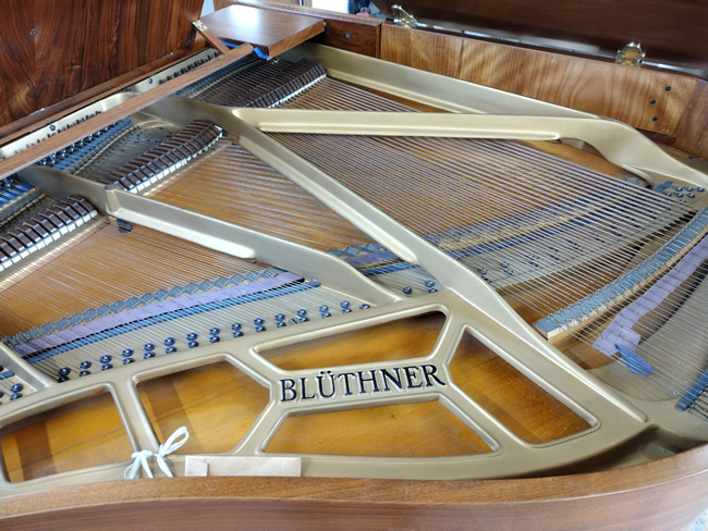 bluthner-walnut-baby-grand-frame