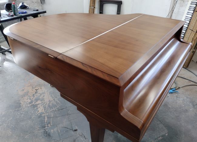 bluthner-walnut-baby-grand-side-view