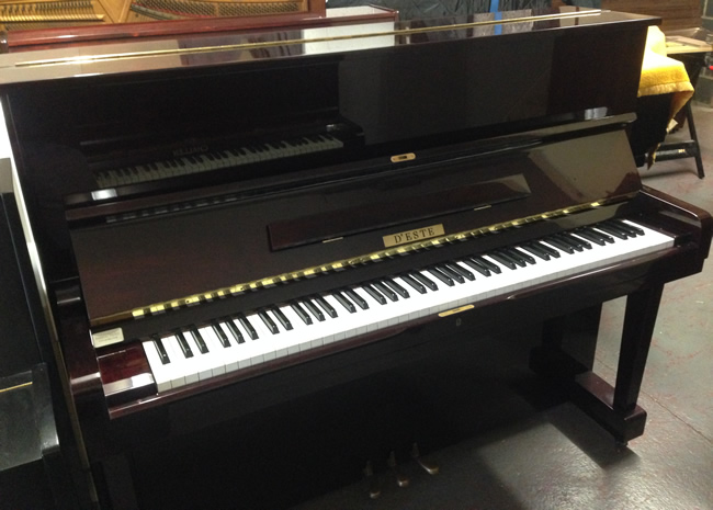 Deste upright piano in a Mahogany high gloss finish.