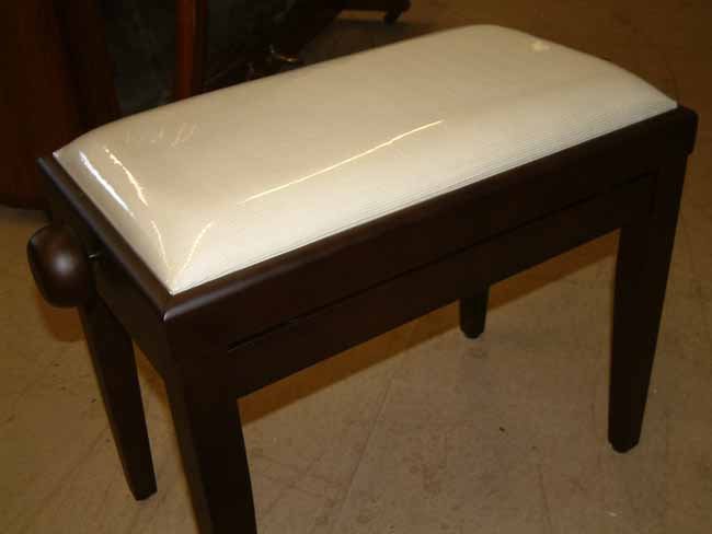 Adjustable piano stool