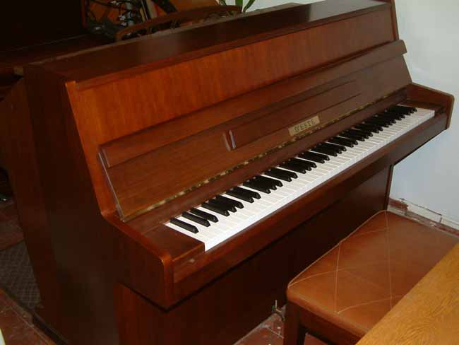 Deste pianos