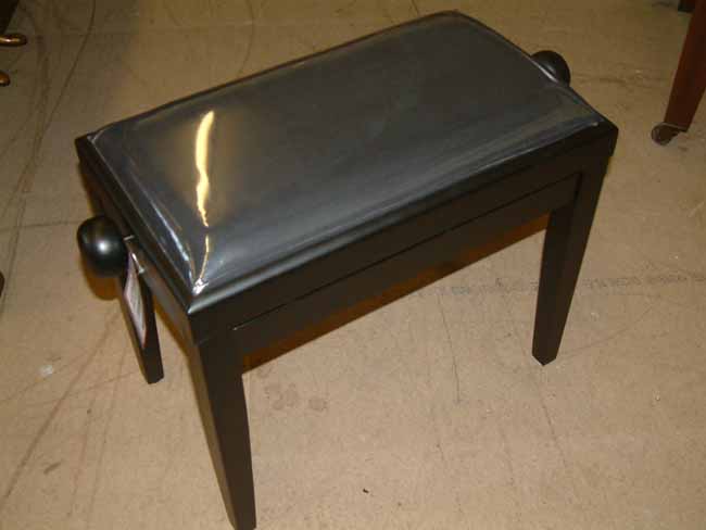 Adjustable piano stool