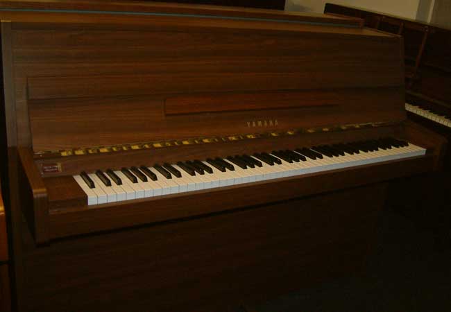 Yamaha M108 upright piano