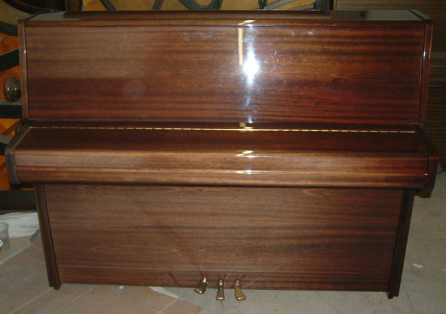Yamaha P116 upright piano